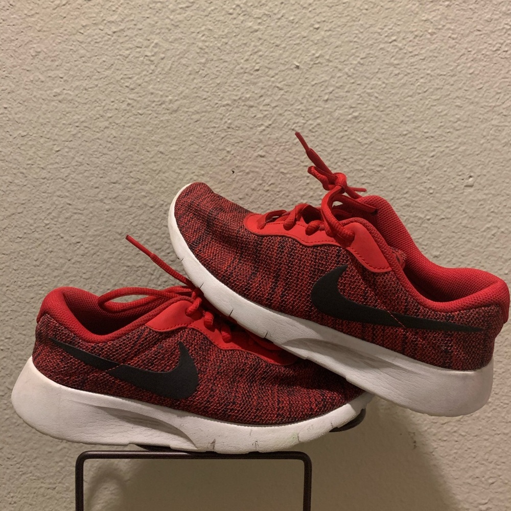 Nike Tanjun GS ‘University Red’
